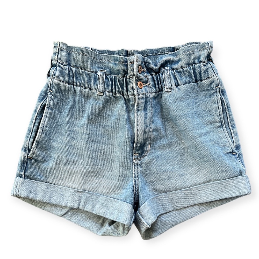 Hollister Ultra High-Rise Mom Shorts 3” size 26/3
